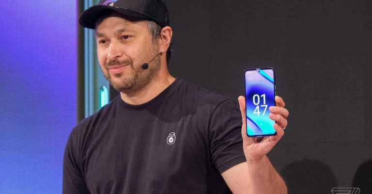 آیا گوشی هوشمند ساگای سولانا رقیب آیفون اپل خواهد شد؟